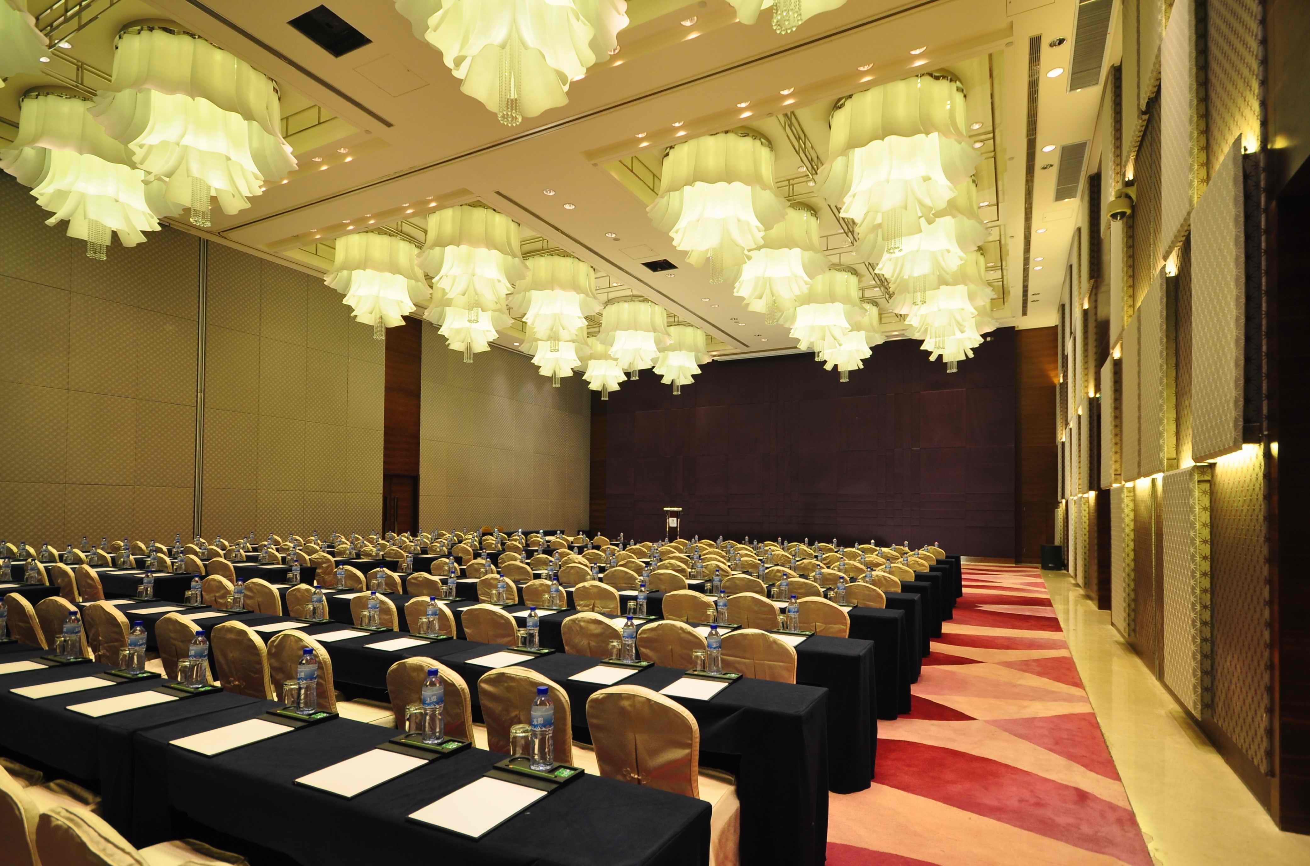 Holiday Inn Qingdao City Center By Ihg - May 4Th Square Esterno foto