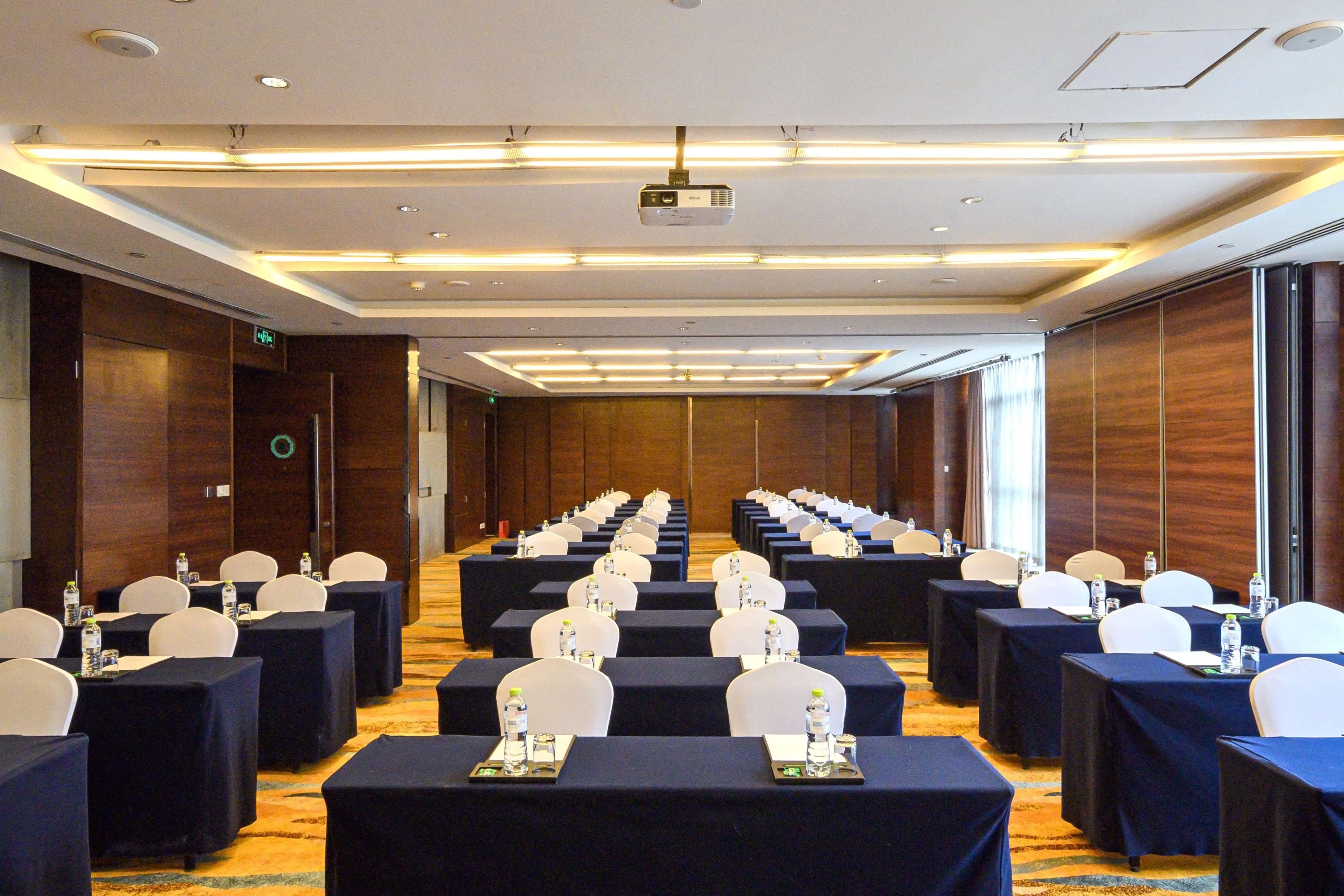 Holiday Inn Qingdao City Center By Ihg - May 4Th Square Esterno foto